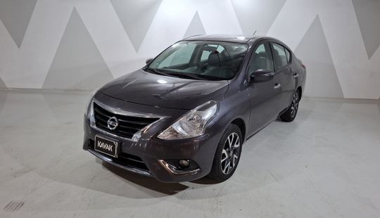 Nissan • Versa