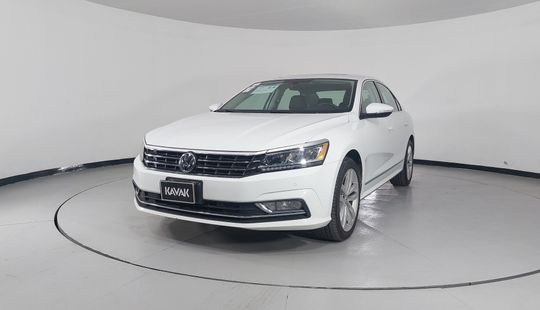 Volkswagen • Passat