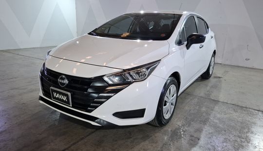 Nissan • Versa