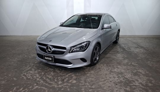 Mercedes Benz • Clase CLA