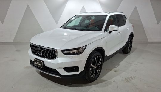 Volvo • XC40