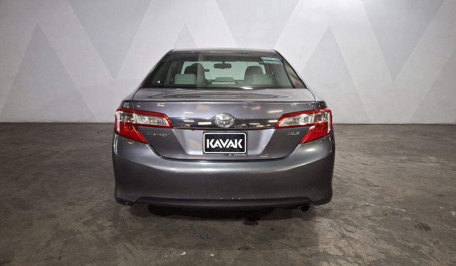Toyota Camry 2.5 XLE L4 6AT Sedan 2014
