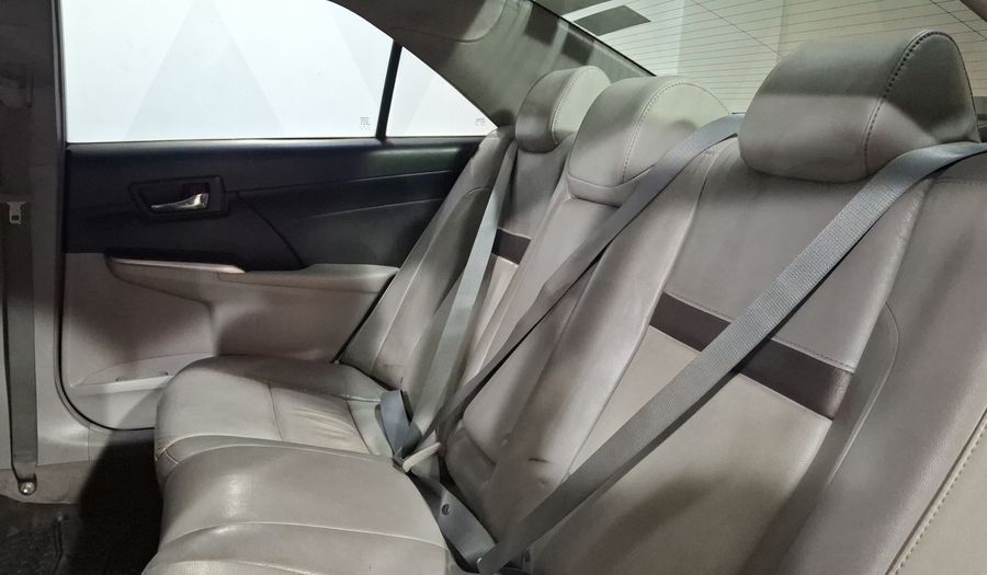 Toyota Camry 2.5 XLE L4 6AT Sedan 2014