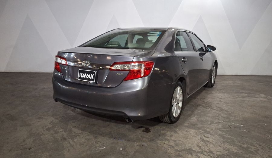 Toyota Camry 2.5 XLE L4 6AT Sedan 2014