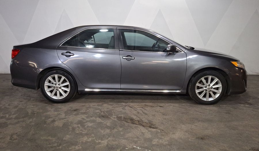 Toyota Camry 2.5 XLE L4 6AT Sedan 2014