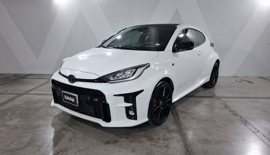 Toyota • Yaris