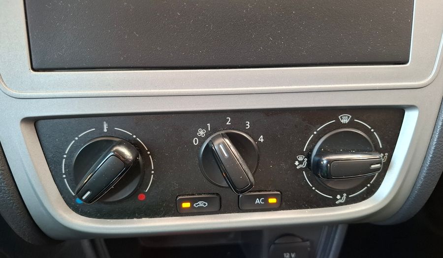 Volkswagen Voyage 1.6 COMFORTLINE Sedan 2013