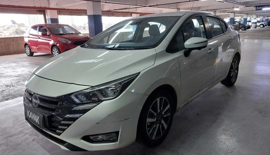 Nissan • Versa