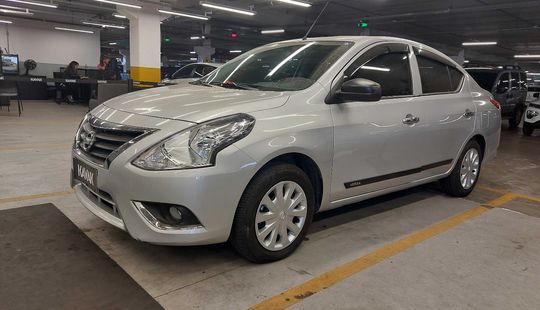 Nissan • Versa