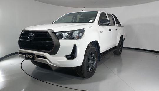Toyota • Hilux