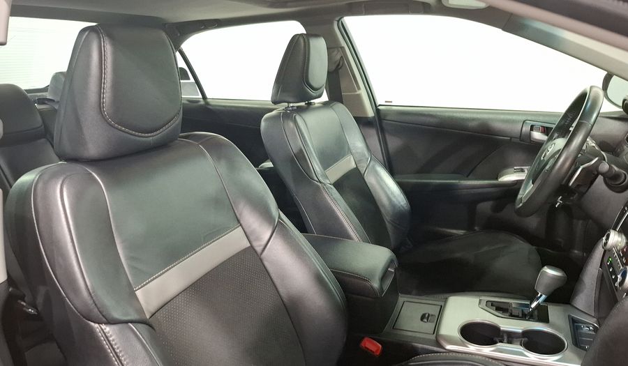 Toyota Camry 3.5 SE V6 6AT Sedan 2012