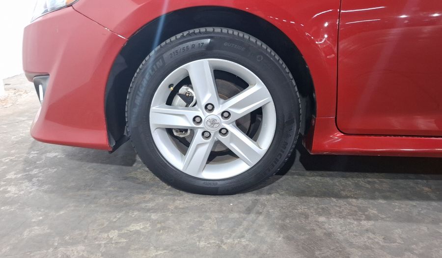 Toyota Camry 3.5 SE V6 6AT Sedan 2012