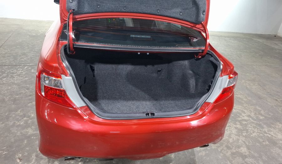 Toyota Camry 3.5 SE V6 6AT Sedan 2012