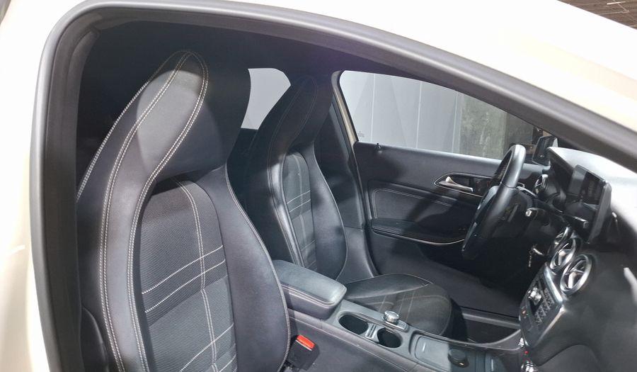 Mercedes Benz Clase A 1.6 200 CGI 7G-DCT Hatchback 2013