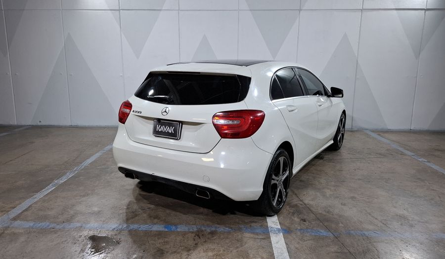 Mercedes Benz Clase A 1.6 200 CGI 7G-DCT Hatchback 2013