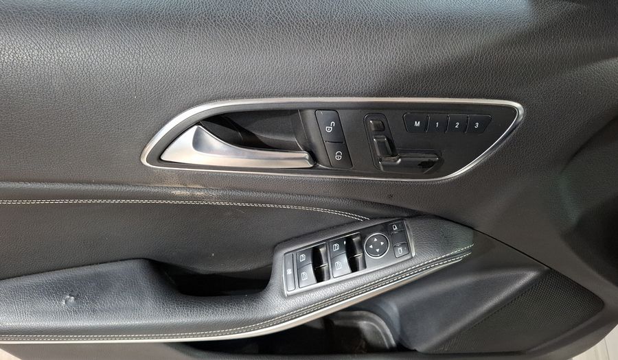 Mercedes Benz Clase A 1.6 200 CGI 7G-DCT Hatchback 2013