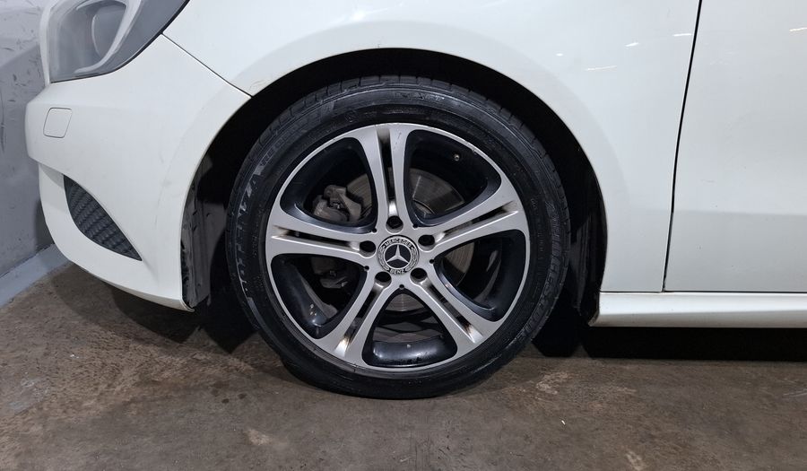Mercedes Benz Clase A 1.6 200 CGI 7G-DCT Hatchback 2013