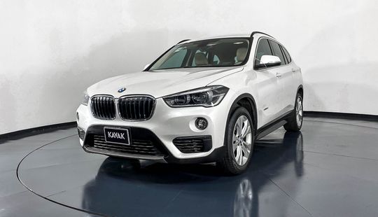 2018 • 84,450 km • Automático