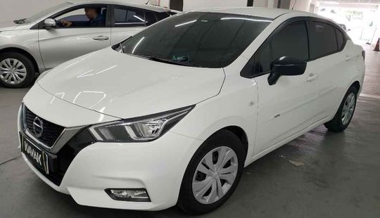 Nissan • Versa
