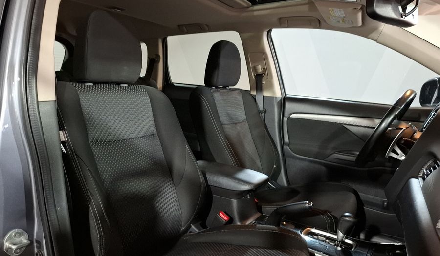 Mitsubishi Outlander 2.4 SE + Suv 2017