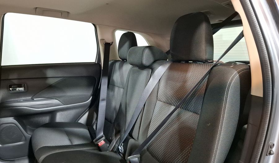 Mitsubishi Outlander 2.4 SE + Suv 2017