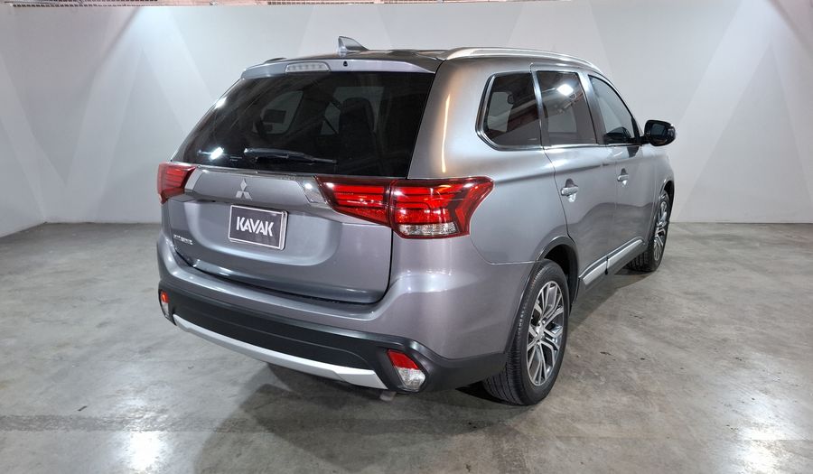 Mitsubishi Outlander 2.4 SE + Suv 2017
