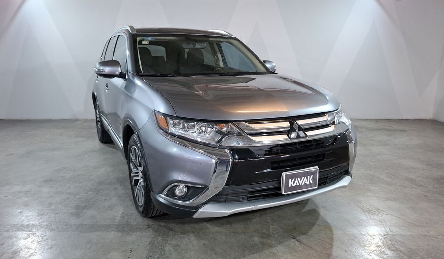 Mitsubishi Outlander 2.4 SE + Suv 2017