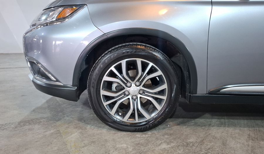 Mitsubishi Outlander 2.4 SE + Suv 2017