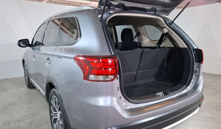 Mitsubishi Outlander 2.4 SE + Suv 2017