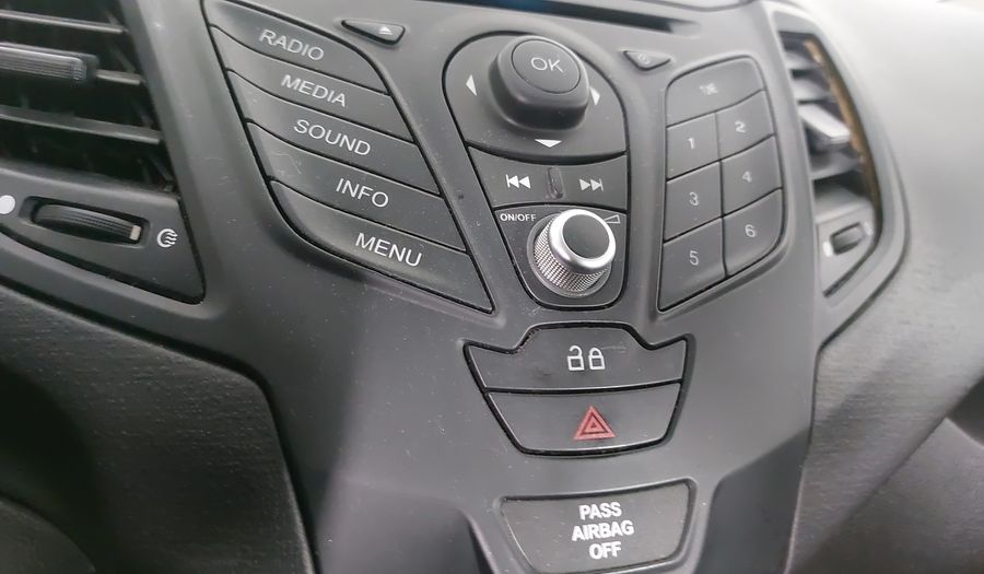 Ford Fiesta 1.6 S MT Hatchback 2014