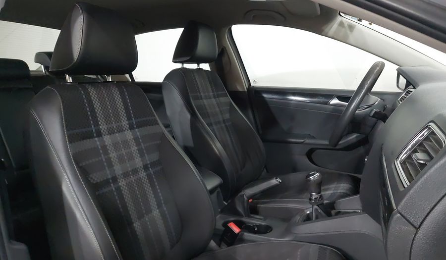 Volkswagen Jetta 2.0 STYLE MT Sedan 2017