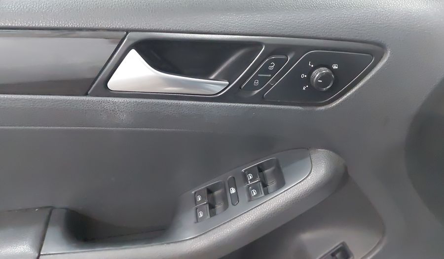 Volkswagen Jetta 2.0 STYLE MT Sedan 2017