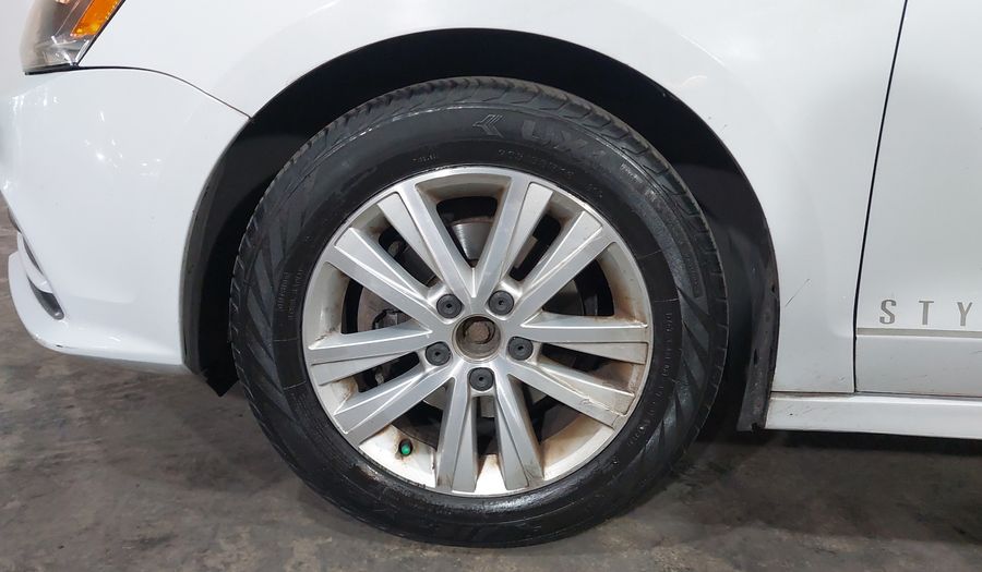 Volkswagen Jetta 2.0 STYLE MT Sedan 2017