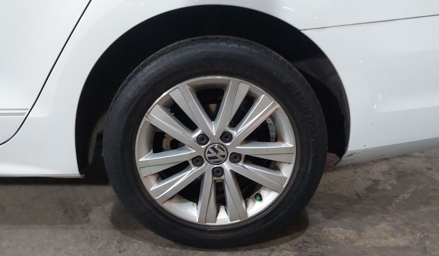 Volkswagen Jetta 2.0 STYLE MT Sedan 2017