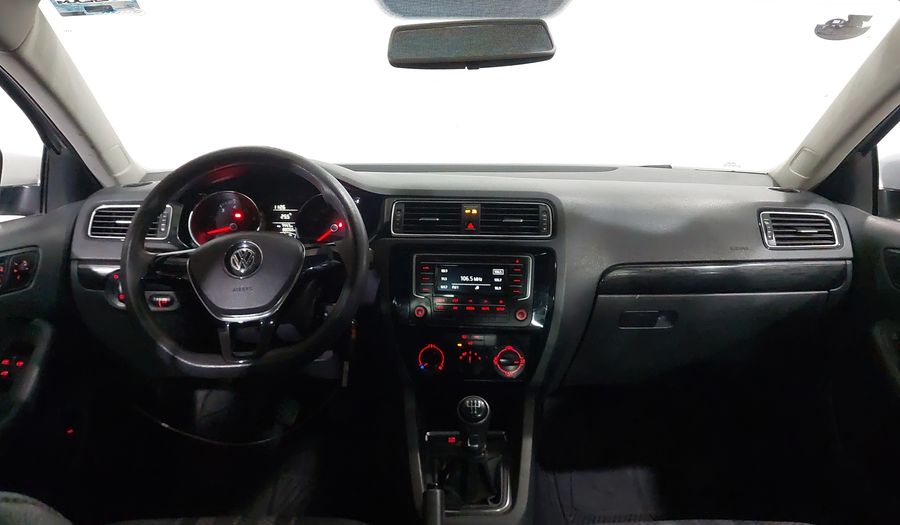 Volkswagen Jetta 2.0 STYLE MT Sedan 2017