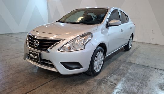 Nissan • Versa