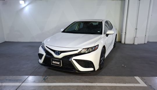 Toyota • Camry