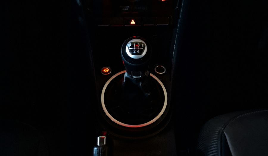 Volkswagen Beetle 2.5 SPORT MT Hatchback 2015