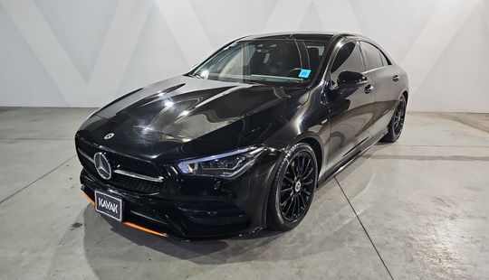 Mercedes Benz • Clase CLA