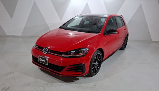Volkswagen • Golf