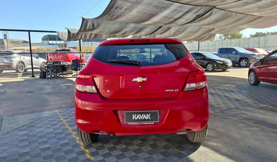 Chevrolet Onix 1.4 LT Hatchback 2015