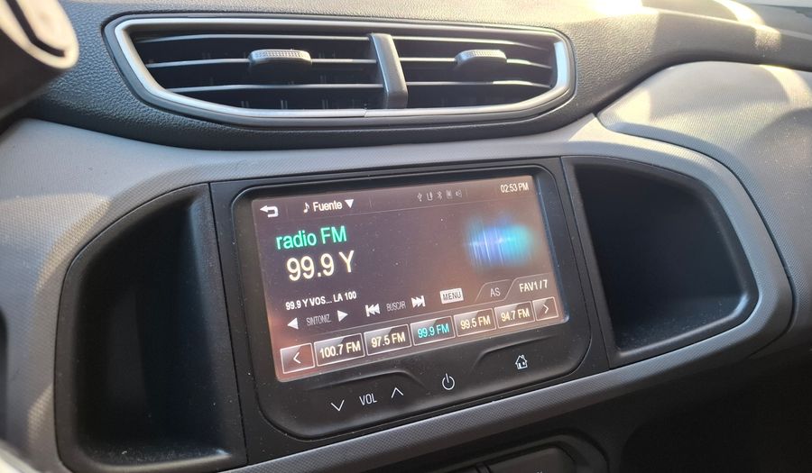 Chevrolet Onix 1.4 LT Hatchback 2015