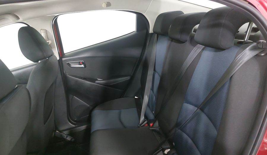 Toyota Yaris 1.5 R XLE AT Sedan 2017