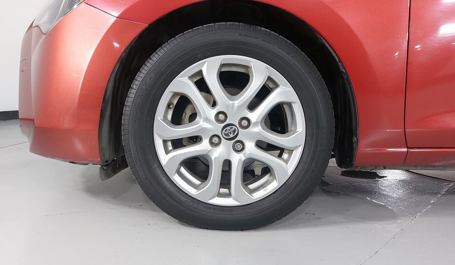 Toyota Yaris 1.5 R XLE AT Sedan 2017