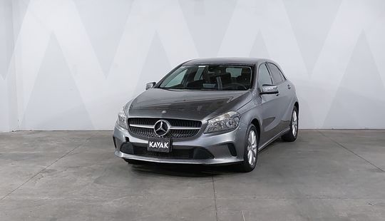 Mercedes Benz • Clase A