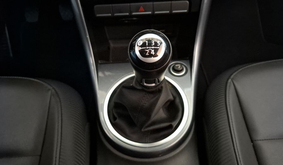 Volkswagen Beetle 2.5 SPORT MT Hatchback 2017