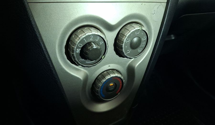 Toyota Yaris 1.5 XLI AUTO Sedan 2010