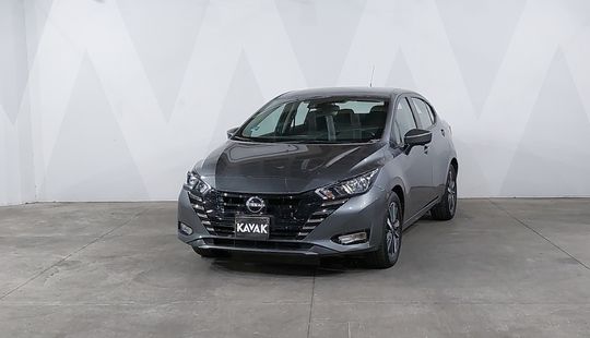 Nissan • Versa