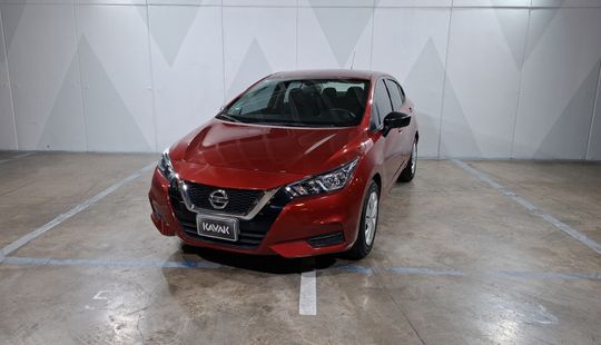 Nissan • Versa