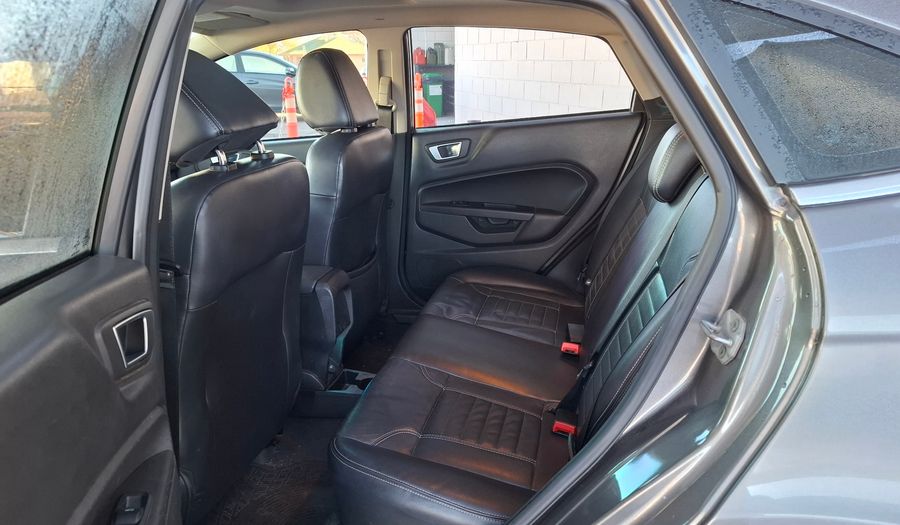 Ford Fiesta Kinetic Design 1.6 TITANIUM Sedan 2013